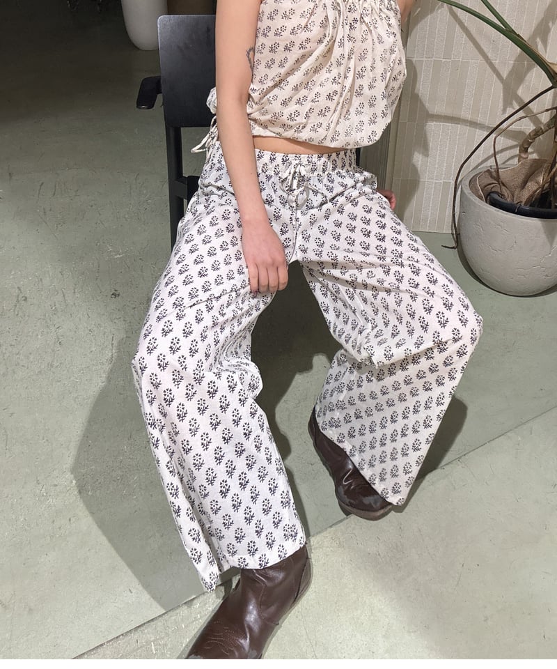 emily levine エミリーレヴィーン 刺繍 J-1590 サイズS/M 半袖Ｔシャツ カットソー ホワイト レディース【中古】6-0407S♪ emily levine エミリーレヴィーン 刺繍 J-1590 サイズS/M 半袖Tシャツ