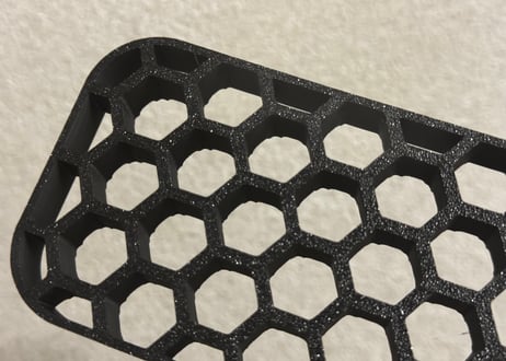 HONEYCOMB GRATING（ハニカムグレーチング）| 整理トレー用水切りグレーチング