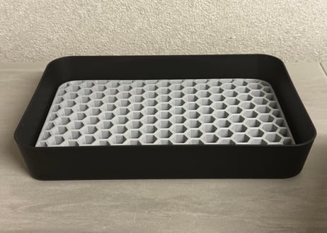 HONEYCOMB GRATING（ハニカムグレーチング）| 整理トレー用水切りグレーチング