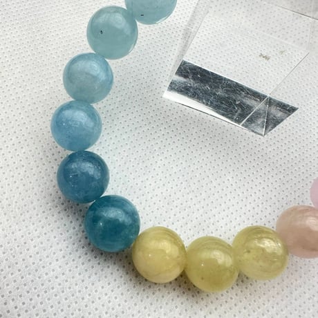 ベリル　ブラジル産　天然物　高品質美品　高発色　グラーデーション　お買い得品