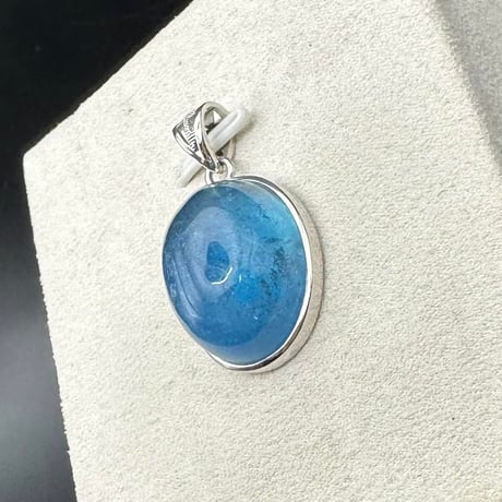アクアマリン　ブラジル産　天然物　極上高品質　高発色美品　シルバー　ペンダント　お買い得品
