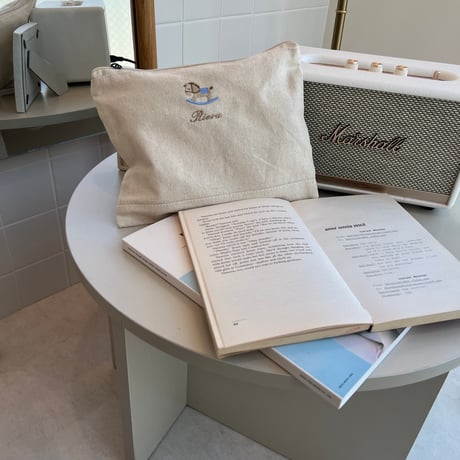 【お名前刺繍入り】フラットポーチM オムツポーチ 母子手帳ケース 化粧ポーチ