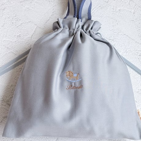【名入れ巾着バッグ】かわいいモチーフとお名前刺繍入り オリジナル 体操服入れ　お着替え袋　オムツポーチ  日本製　made in Japan
