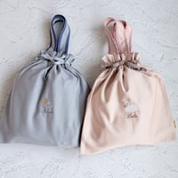 【名入れ巾着バッグ】かわいいモチーフとお名前刺繍入り オリジナル 体操服入れ　お着替え袋　オムツポーチ  日本製　made in Japan