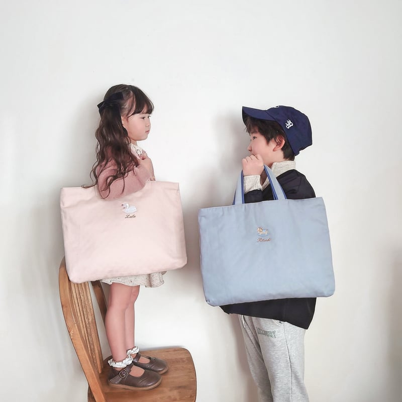 名入れレッスンバッグ】かわいいモチーフとお名前刺繍入り 絵本袋 通園