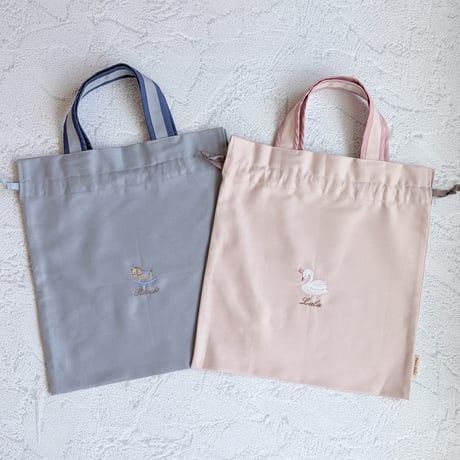 【名入れ巾着バッグ】かわいいモチーフとお名前刺繍入り オリジナル 体操服入れ　お着替え袋　オムツポーチ  日本製　made in Japan