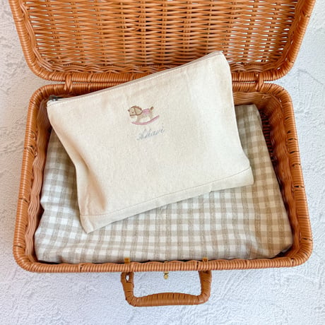 【お名前刺繍入り】フラットポーチM オムツポーチ 母子手帳ケース 化粧ポーチ