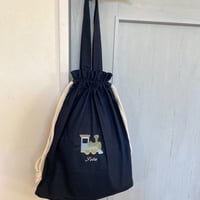 【お名前刺繍入り】巾着バッグ　ネイビー　体操服入れ　お着替え袋　オムツポーチ