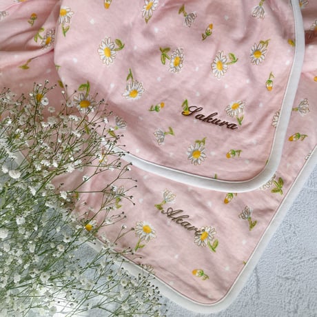 生まれたてのか弱い肌を守る オーガニックコットン スタイ 名入れ刺繍可能 マーガレット