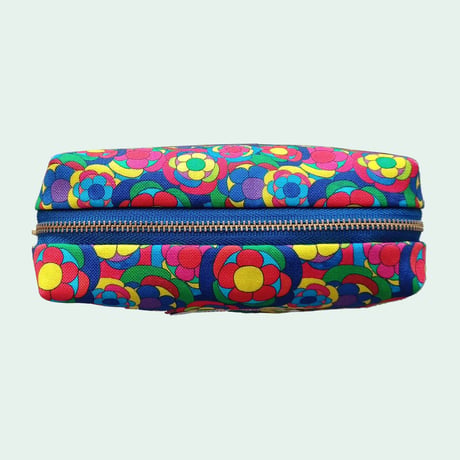 COLOUR MANNERS box pouch