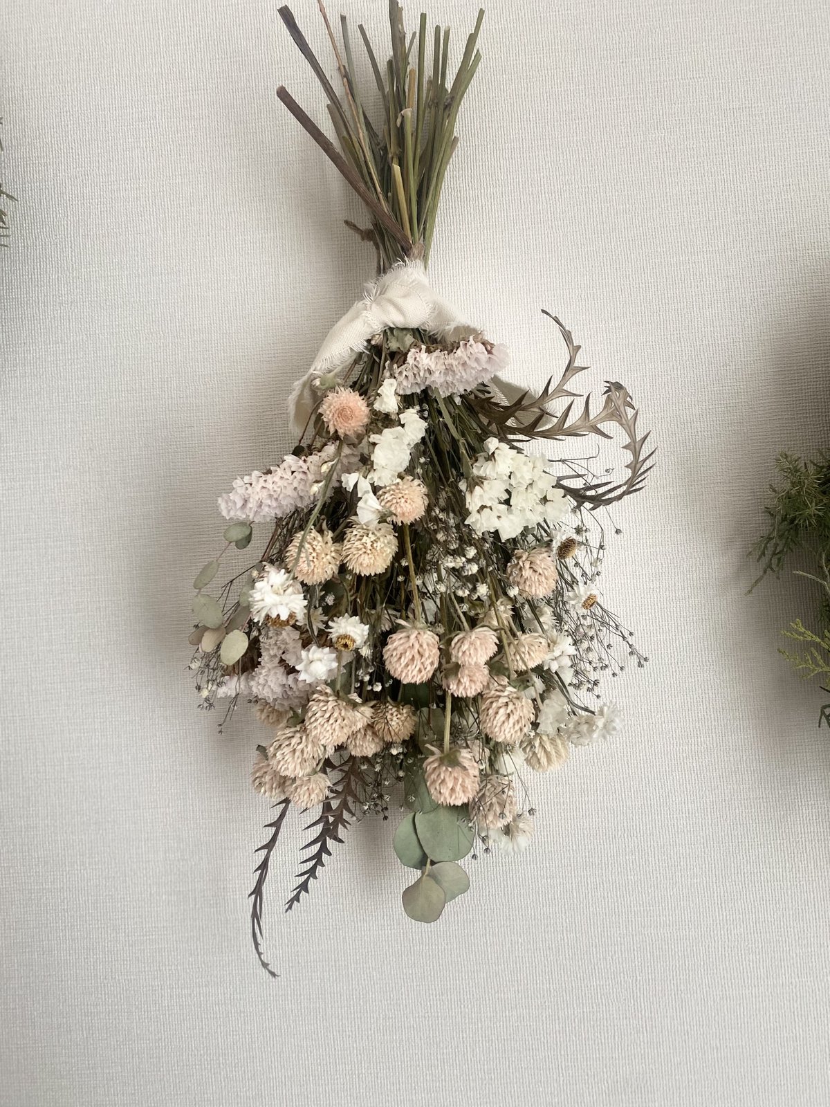 千日紅とかすみ草のナチュラルホワイトスワッグ | 六花 りっか