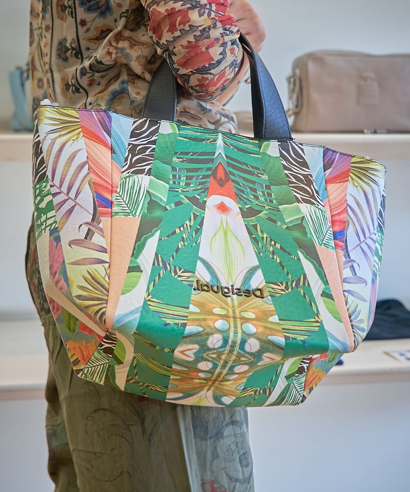 新品タグ付☆DESIGUALデシグアル トートバッグ バックパック 大型ナイロントートリュックサック 女性用 I Desigual.com