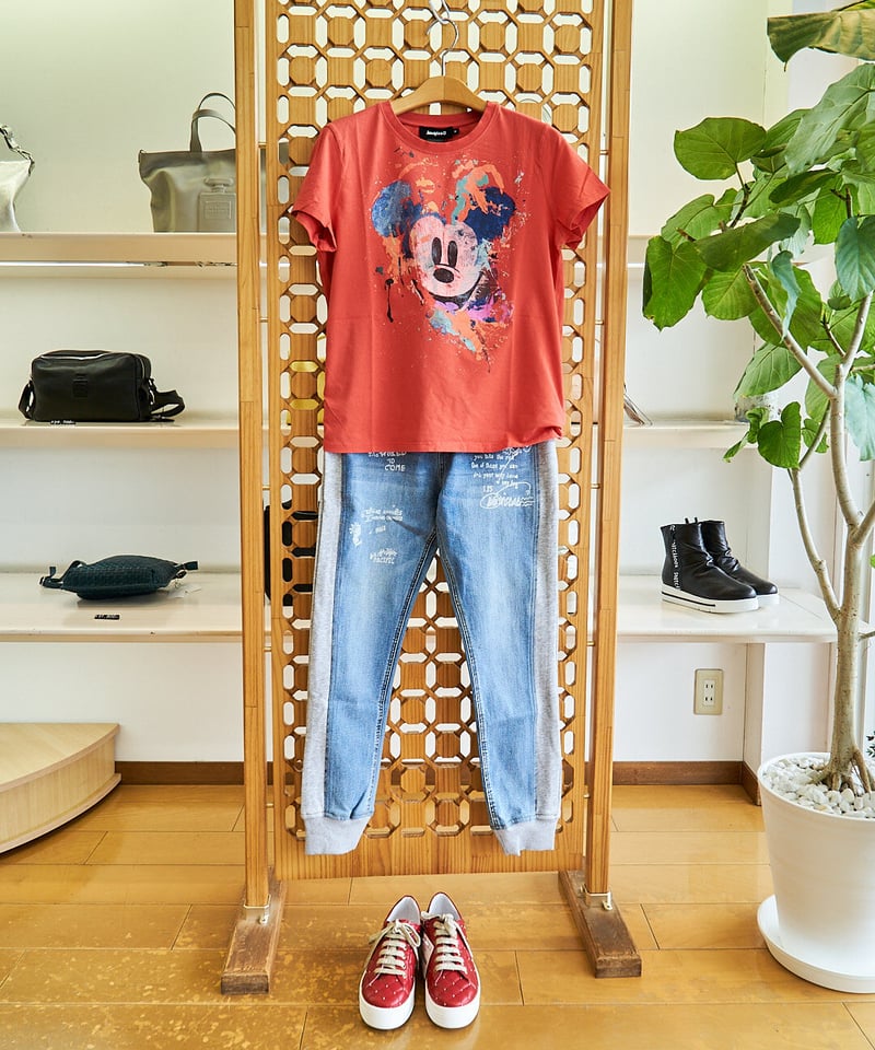 DESIGUAL - 新品✨タグ付き♪未使用　デシグアル　ディズニー　ミッキーコラボ  Tシャツ DESIGUAL - 新品✨タグ付き♪未使用 デシグアル ディズニー
