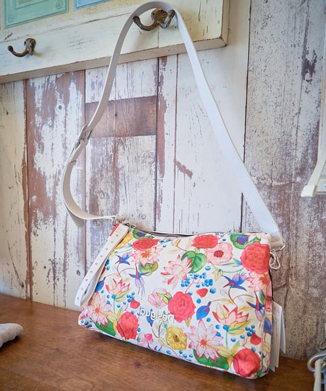 Desigual デシグアル 22SAXP92-1000-U　花柄 クロスボディバッグ