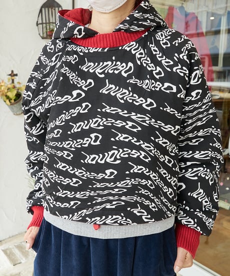 Desigual デシグアル パッチ パデッドフーディ　22WWSK013001