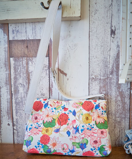Desigual デシグアル 22SAXP92-1000-U　花柄 クロスボディバッグ