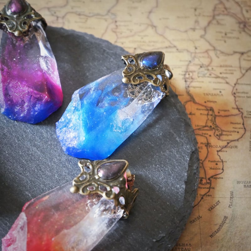 4色＊炎が揺らめく魔法鉱石 バッグチャーム | 3 count…の不思議な雑貨屋