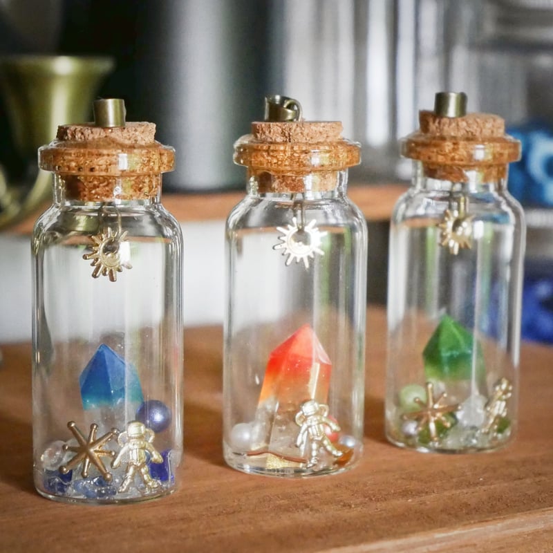 3色＊光る鉱石の星と宇宙飛行者のコルク瓶 ロングネックレス（スエード