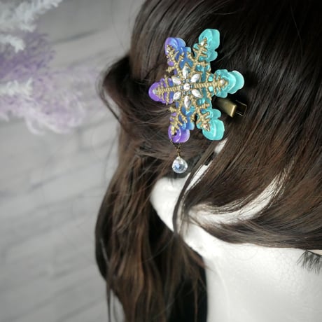 2色＊不思議な泉の煌めく大きな雪の華　ヘアクリップ