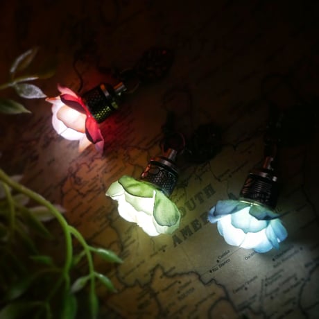 3色＊妖精の森の花灯り　LEDライト　片耳ピアス
