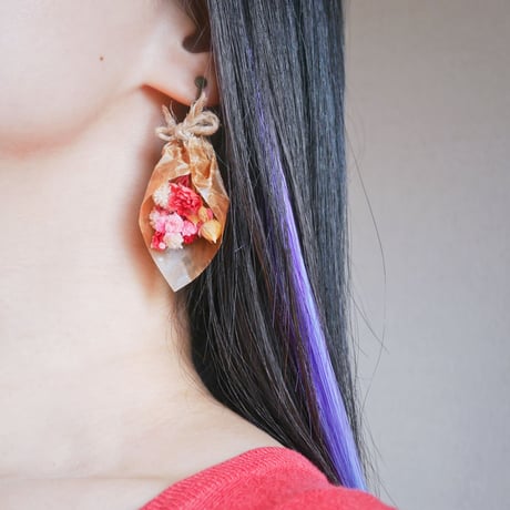 4色＊妖精を呼ぶ小さな薔薇のブーケ　片耳ピアス