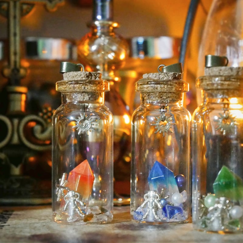 3色＊光る鉱石の星と宇宙飛行者のコルク瓶 ロングネックレス（スエード