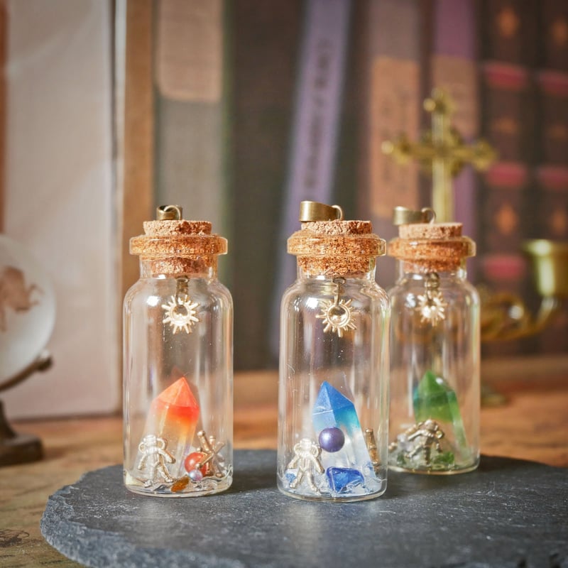 3色＊光る鉱石の星と宇宙飛行者のコルク瓶 ロングネックレス（スエード