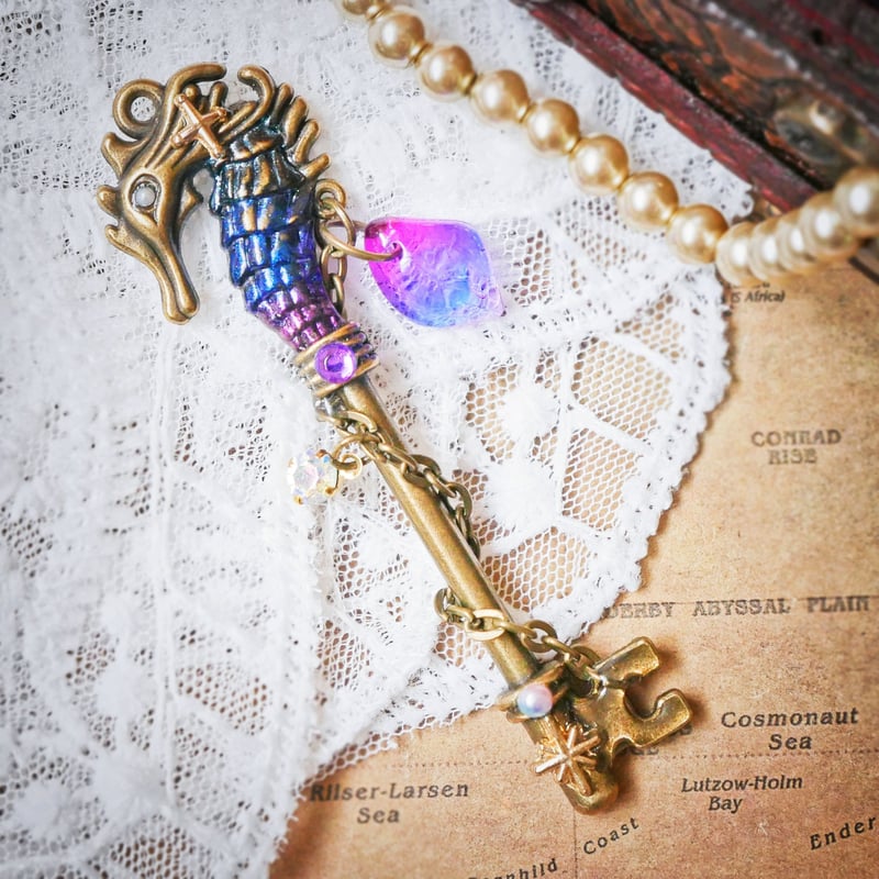 深海都市への扉の鍵 ストラップ/キーホルダー | 3 count…の不思議な雑貨屋