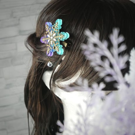 2色＊不思議な泉の煌めく大きな雪の華　ヘアクリップ