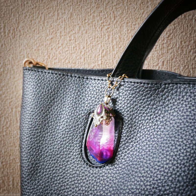 4色＊炎が揺らめく魔法鉱石 バッグチャーム | 3 count…の不思議な雑貨屋