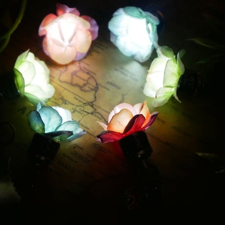 3色＊妖精の森の花灯り　LEDライト　片耳ピアス