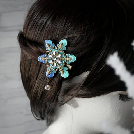 2色＊不思議な泉の煌めく大きな雪の華　ヘアクリップ