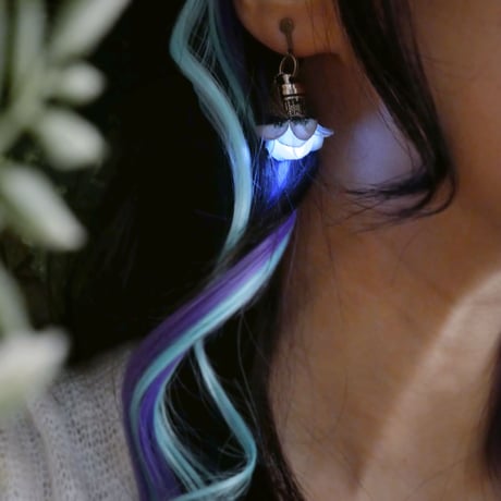 3色＊妖精の森の花灯り　LEDライト　片耳イヤリング