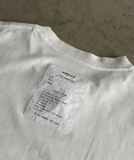 simple back tag t-shirt