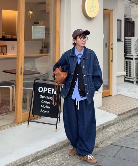 loose oval denim
