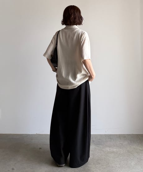 wide oval slacks