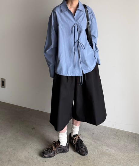 front ribbon blue shirt