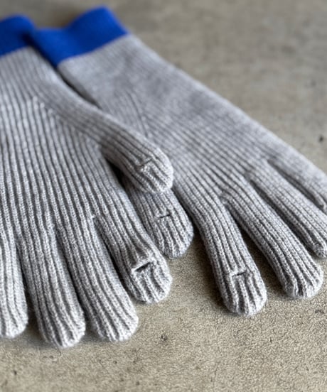 bicolor knit gloves