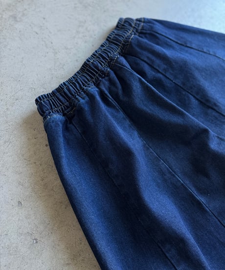 loose oval denim