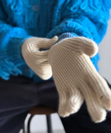 bicolor knit gloves