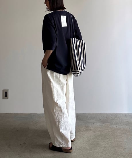simple back tag t-shirt