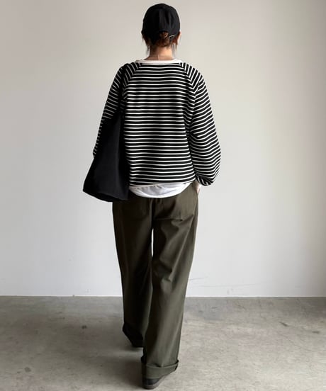 border raglan pullover