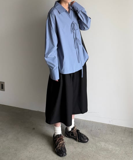 front ribbon blue shirt