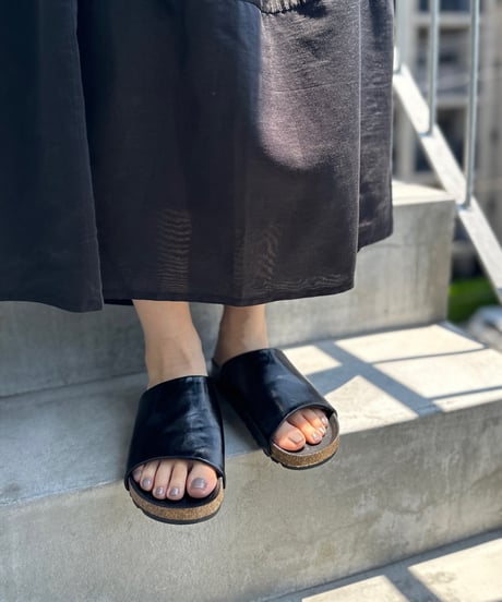 simple flat sandal