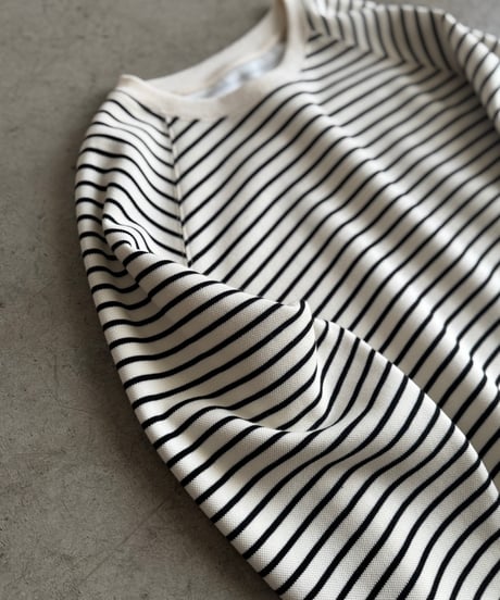 border raglan pullover