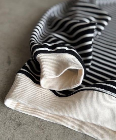 border raglan pullover