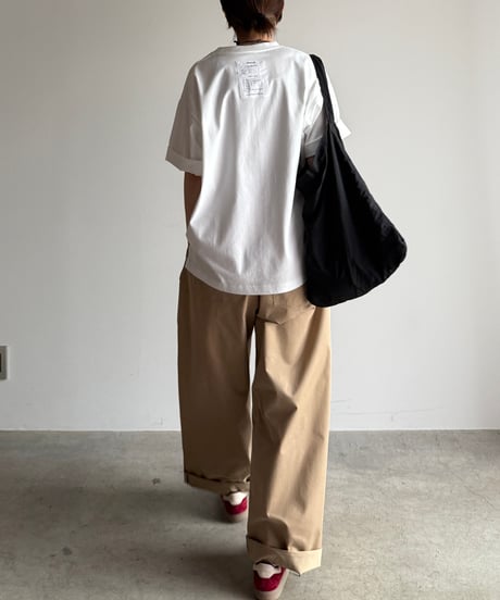 simple back tag t-shirt