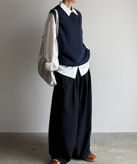 crew neck sweat vest