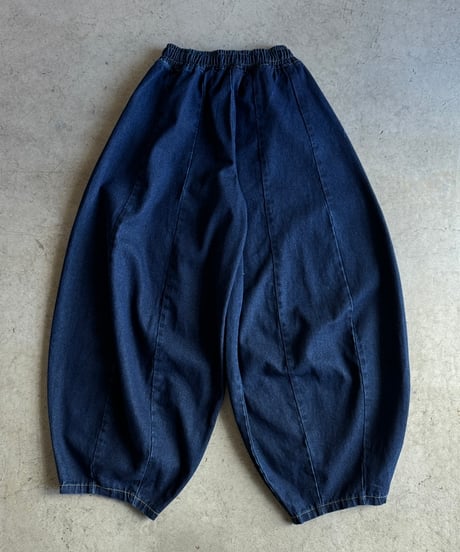 loose oval denim