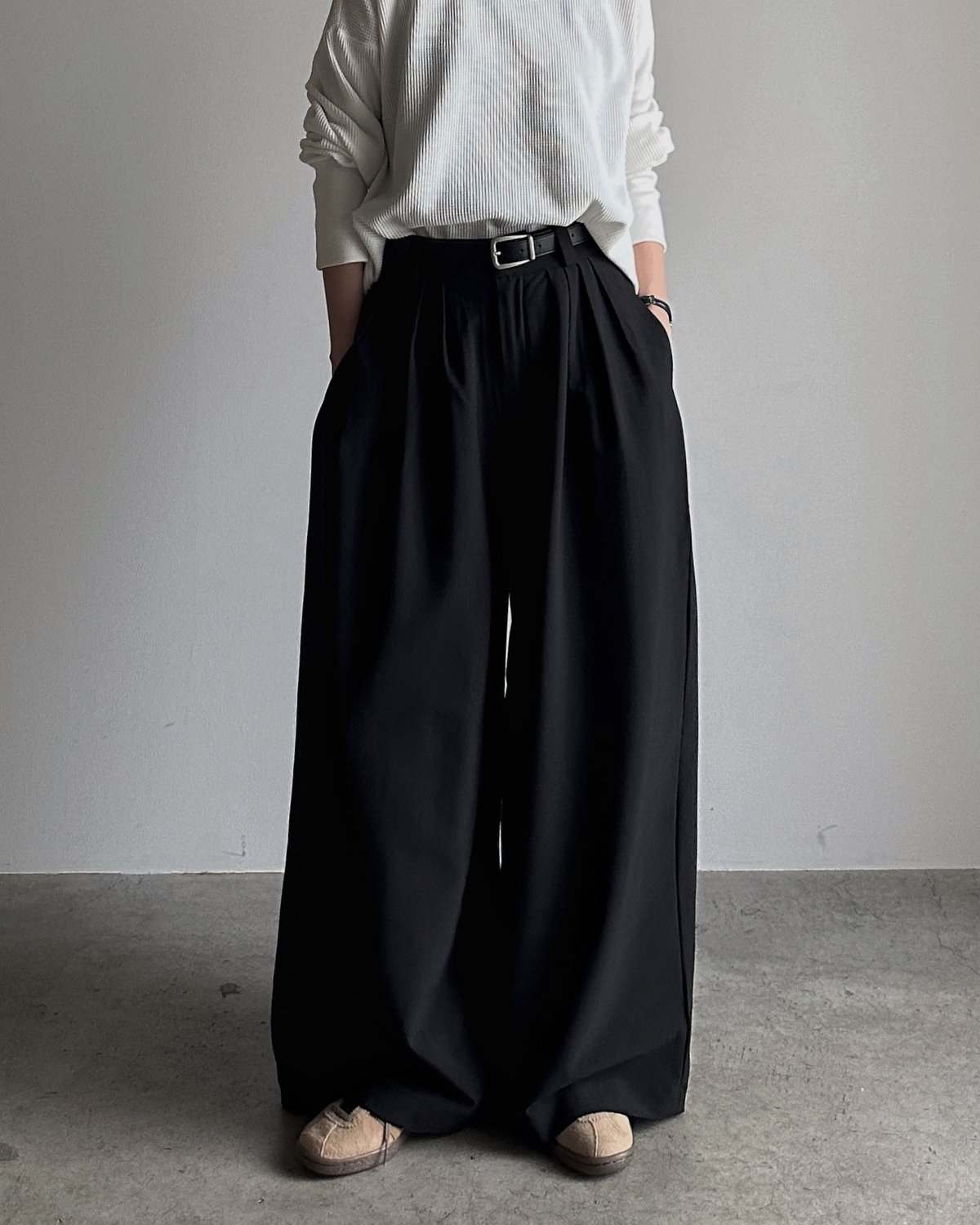 tuck wide slacks | ARULLE